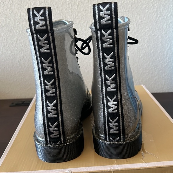 MICHAEL Michael Kors Women's Tavie Lug Sole Lace-Up Rain Booties EUC - Picture 6 of 9